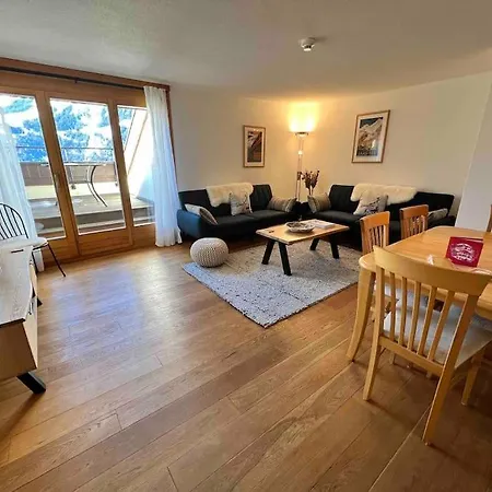 Apartment - Amazing Views, Centrally Located By Train Station