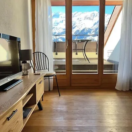 - Amazing Views, Centrally Located By Train Station *