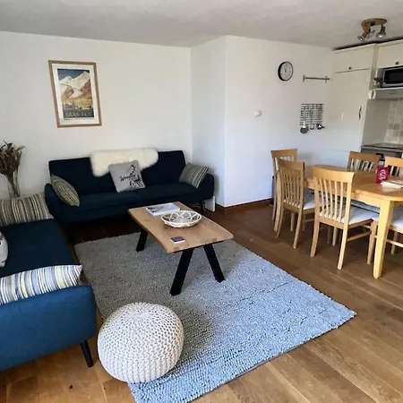 - Amazing Views, Centrally Located By Train Station Apartment *