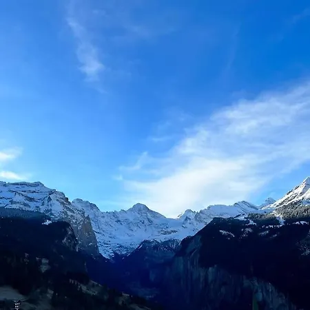- Amazing Views, Centrally Located By Train Station