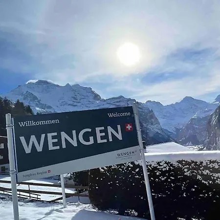 - Amazing Views, Centrally Located By Train Station Apartment