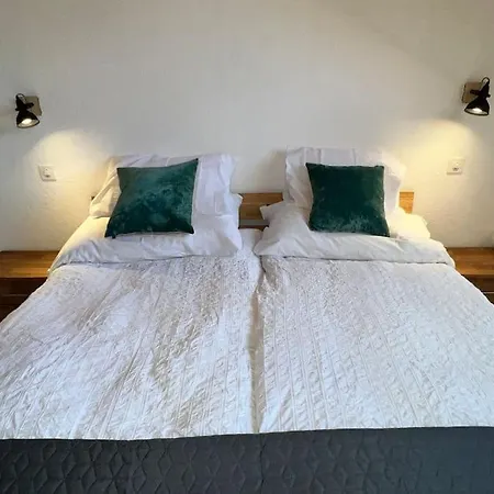 - Amazing Views, Centrally Located By Train Station *