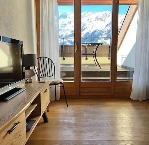 In - Amazing Views, Centrally Located By Train Station *