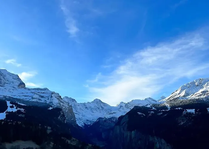 In - Amazing Views, Centrally Located By Train Station