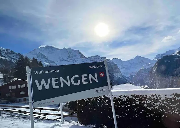 In - Amazing Views, Centrally Located By Train Station Апартаменты