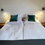 In - Amazing Views, Centrally Located By Train Station *